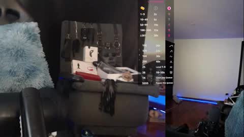 Snapshot of _delacruz911_ chatting on 11/11/25, 08:53 delacruz online show from 11/11/25, 08:53