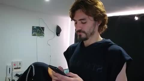 Snapshot of _delacruz911_ chatting on 12/14/25, 05:07 delacruz online show from 12/14/25, 05:07