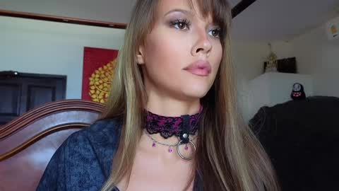 Snapshot of _demi_dee_ chatting on 03/04/25, 08:35 DemiDee online show from 03/04/25, 08:35