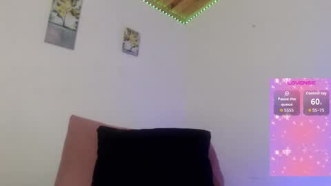 Snapshot of _donniia_ chatting on 02/04/26, 01:00 Dannia online show from 02/04/26, 01:00