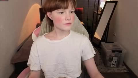 Snapshot of _dreamluna_ chatting on 03/10/26, 01:27 Luna online show from 03/10/26, 01:27