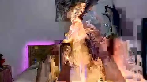 elisa online show from 12/16/25, 12:10