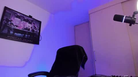 Snapshot of _elon_coxx_ chatting on 01/20/25, 04:32 - online show from 01/20/25, 04:32