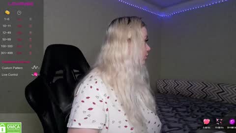 chloue and Gretta online show from 01/15/25, 09:24