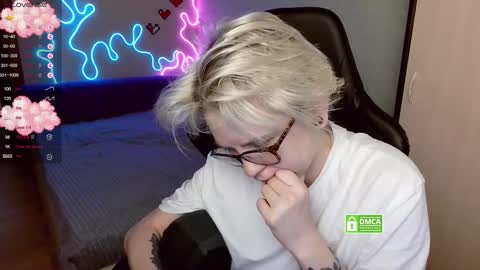 chloue and Gretta online show from 11/08/25, 08:14