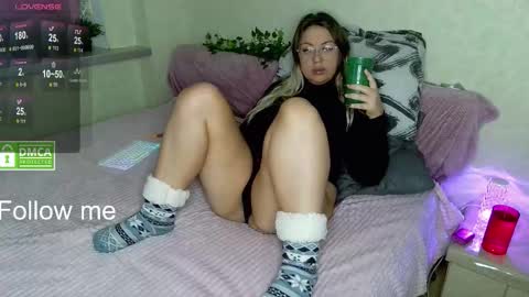 chloue and Gretta online show from 11/14/25, 01:37