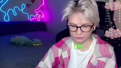 chloue and Gretta online show from 11/15/25, 07:10