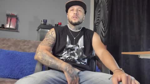 Snapshot of _emilio_escobar chatting on 12/05/24, 10:01 Emilio online show from 12/05/24, 10:01