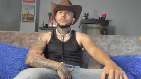 Snapshot of _emilio_escobar chatting on 12/06/24, 10:05 Emilio online show from 12/06/24, 10:05