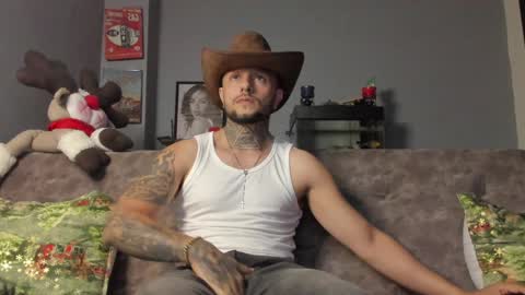 Snapshot of _emilio_escobar chatting on 12/22/24, 10:38 Emilio online show from 12/22/24, 10:38