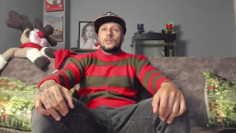 Snapshot of _emilio_escobar chatting on 12/24/24, 10:33 Emilio online show from 12/24/24, 10:33