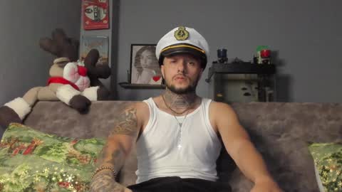 Snapshot of _emilio_escobar chatting on 12/27/24, 10:34 Emilio online show from 12/27/24, 10:34
