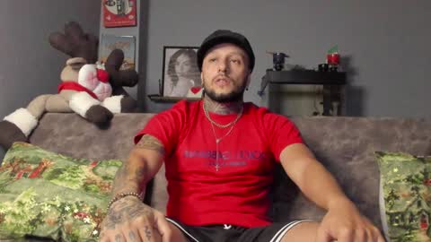 Snapshot of _emilio_escobar chatting on 12/28/24, 10:36 Emilio online show from 12/28/24, 10:36