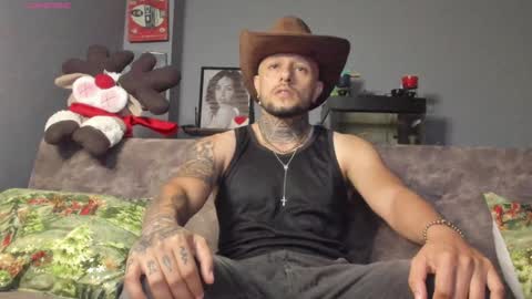Snapshot of _emilio_escobar chatting on 12/30/24, 10:32 Emilio online show from 12/30/24, 10:32