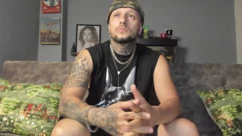 Snapshot of _emilio_escobar chatting on 01/04/25, 10:49 Emilio online show from 01/04/25, 10:49