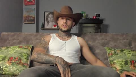 Snapshot of _emilio_escobar chatting on 01/06/25, 10:46 Emilio online show from 01/06/25, 10:46