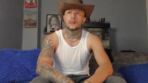 Snapshot of _emilio_escobar chatting on 01/21/25, 10:41 Emilio online show from 01/21/25, 10:41