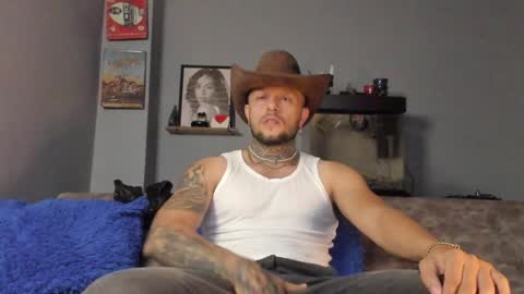 Snapshot of _emilio_escobar chatting on 01/25/25, 10:29 Emilio online show from 01/25/25, 10:29
