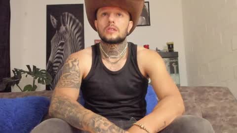 Snapshot of _emilio_escobar chatting on 02/03/25, 10:25 Emilio online show from 02/03/25, 10:25