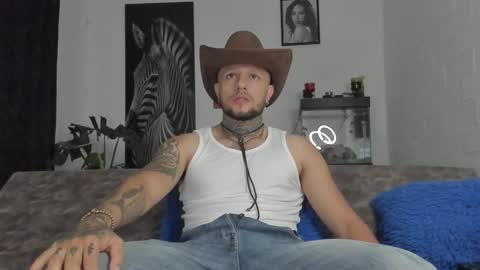 Snapshot of _emilio_escobar chatting on 02/08/25, 10:29 Emilio online show from 02/08/25, 10:29