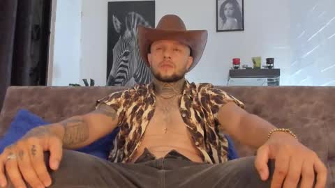 Snapshot of _emilio_escobar chatting on 02/11/25, 01:52 Emilio online show from 02/11/25, 01:52