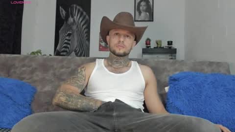 Snapshot of _emilio_escobar chatting on 02/22/25, 10:18 Emilio online show from 02/22/25, 10:18