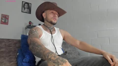 Snapshot of _emilio_escobar chatting on 02/26/25, 10:04 Emilio online show from 02/26/25, 10:04