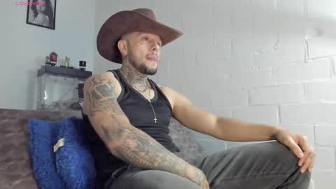 Snapshot of _emilio_escobar chatting on 02/28/25, 10:09 Emilio online show from 02/28/25, 10:09