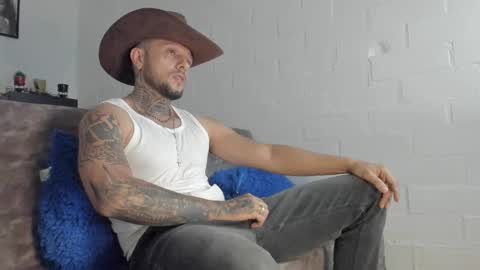 Snapshot of _emilio_escobar chatting on 03/02/25, 10:03 Emilio online show from 03/02/25, 10:03