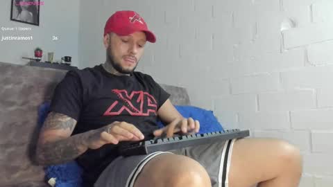 Snapshot of _emilio_escobar chatting on 03/04/25, 10:02 Emilio online show from 03/04/25, 10:02
