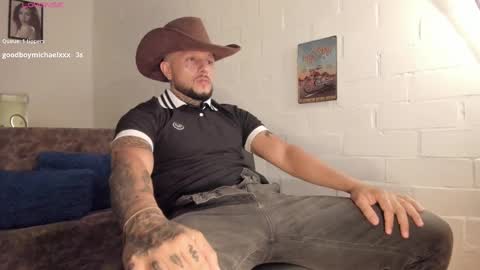 Snapshot of _emilio_escobar chatting on 09/13/25, 04:23 Emilio online show from 09/13/25, 04:23