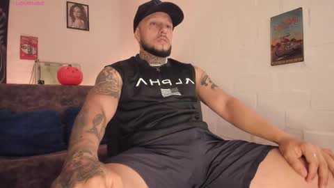 Snapshot of _emilio_escobar chatting on 10/15/25, 09:42 Emilio online show from 10/15/25, 09:42
