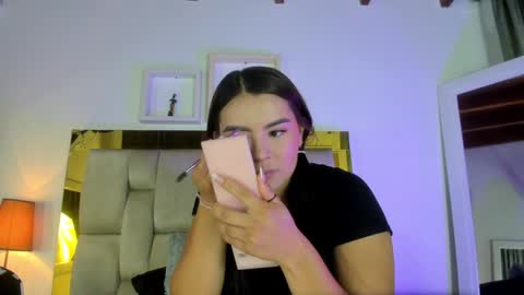 Isabella online show from 12/19/24, 12:01