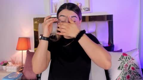 Isabella online show from 12/20/25, 12:23