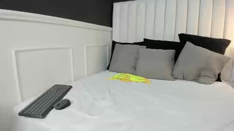 Snapshot of _emma_willliams_ chatting on 09/18/25, 02:08 Emma online show from 09/18/25, 02:08