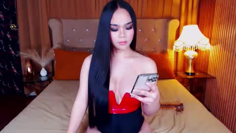 _empressvalerie_ online show from 11/21/25, 04:33