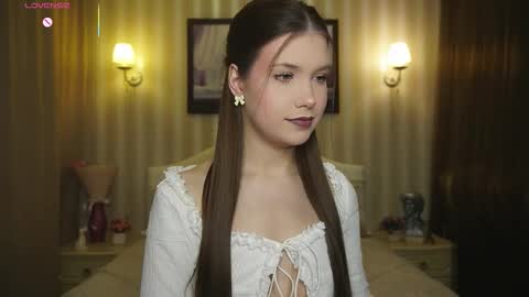 Snapshot of _eva_lee chatting on 09/26/25, 05:39 Alice online show from 09/26/25, 05:39