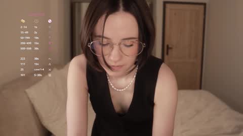 Essie  online show from 03/06/26, 07:21