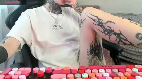 Snapshot of _feralberry__ chatting on 07/20/26, 10:39 Alis online show from 07/20/26, 10:39