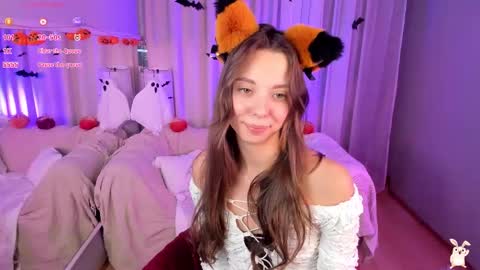 Snapshot of _fluffybunny_ chatting on 10/24/25, 04:58 Goldy Grace online show from 10/24/25, 04:58