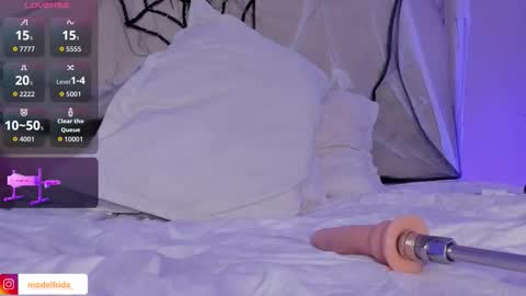 Snapshot of _frida_1 chatting on 10/24/25, 02:57 Frida online show from 10/24/25, 02:57