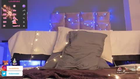 Snapshot of _frida_1 chatting on 12/04/25, 01:20 Frida online show from 12/04/25, 01:20