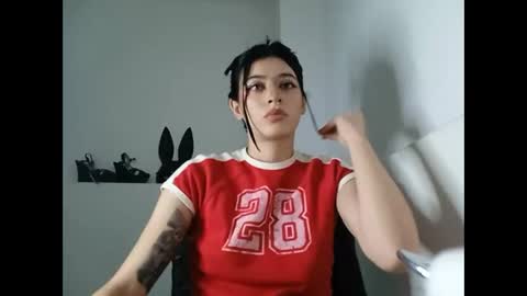 Snapshot of _genesid_dixton chatting on 02/10/25, 12:52 Mia-foster online show from 02/10/25, 12:52