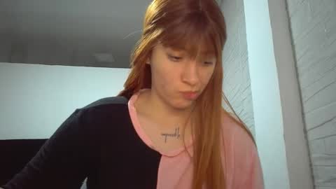 Snapshot of _genesid_dixton chatting on 11/25/25, 01:38 Mia-foster online show from 11/25/25, 01:38