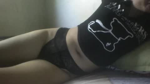 Snapshot of _genevieve22_ chatting on 07/08/26, 02:05 genny online show from 07/08/26, 02:05