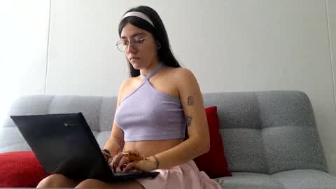 Snapshot of _ghostgirl__ chatting on 01/11/25, 06:01 SKY online show from 01/11/25, 06:01