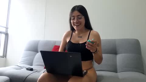 Snapshot of _ghostgirl__ chatting on 03/11/25, 08:53 SKY online show from 03/11/25, 08:53