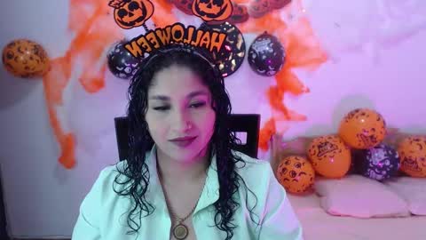 Gia Independent model online show from 10/10/25, 12:53