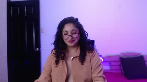 Snapshot of _gia_dior chatting on 12/17/25, 10:38 Gia Independent model online show from 12/17/25, 10:38