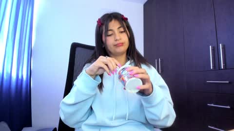 Snapshot of _giaa_ chatting on 12/12/24, 04:32 _giaa_ online show from 12/12/24, 04:32